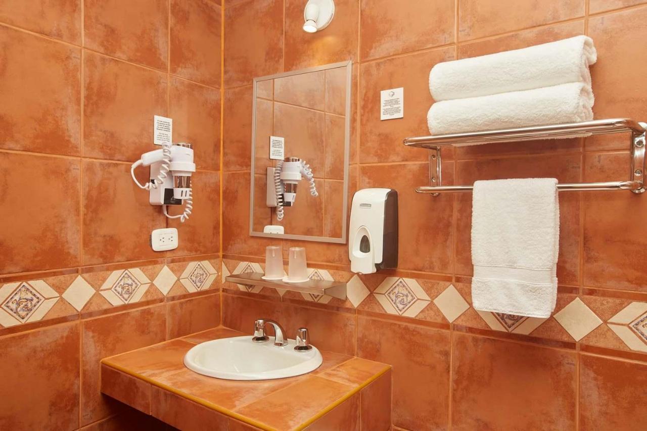 Casa Andina Standard Puno Hotel Buitenkant foto